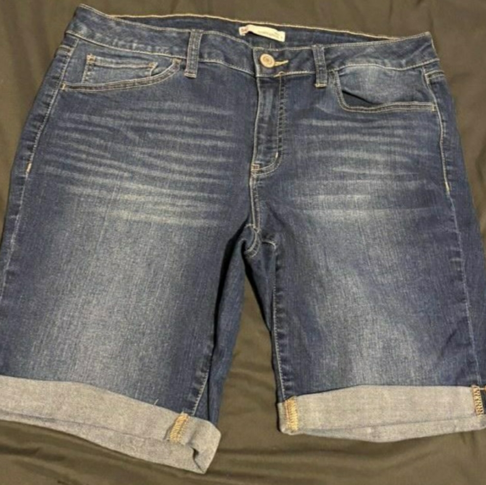 Juniors Bermuda Shorts size 15